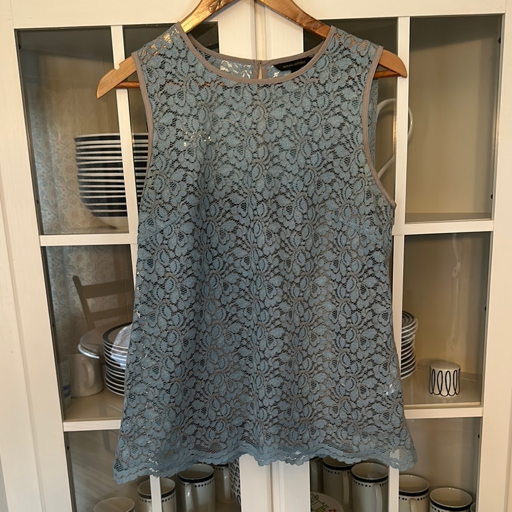 Elegant Lace Sleeveless Top - Blue